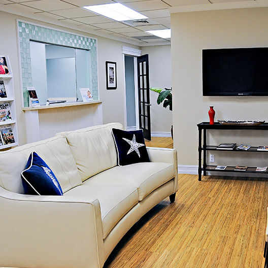 Welcoming Juno Beach dental office waiting area