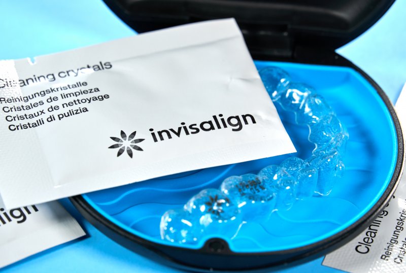 Invisalign kit with cleaning crystals